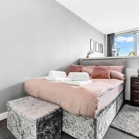 1-bedroom In Center Apartment