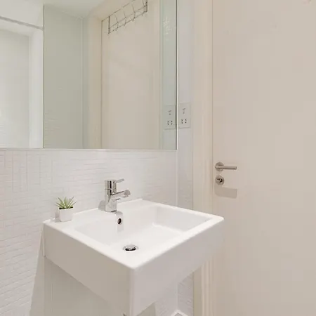 1-bedroom In Center *
